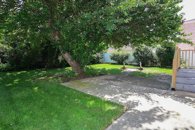 560 N 6th Street, New Hyde Park, NY 11040