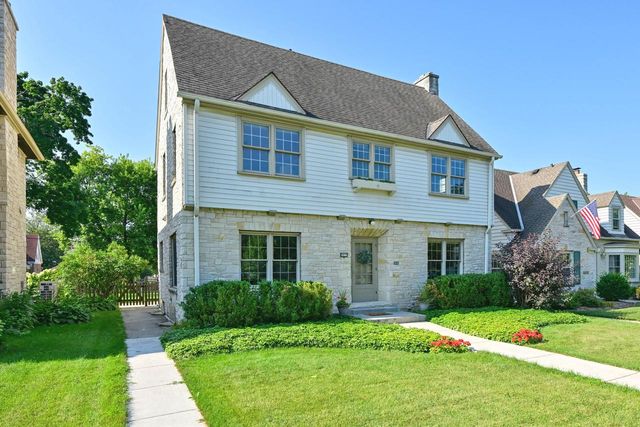 8855 Jackson Park BOULEVARD, Wauwatosa, WI 53226