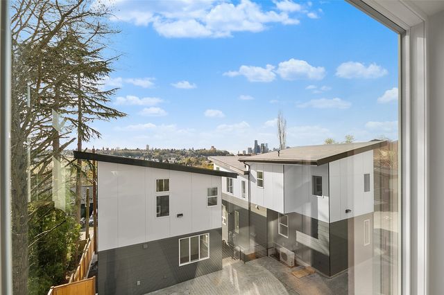 1804 28th Avenue S, Seattle, WA 98144