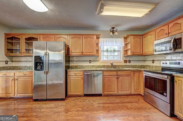 604 Lexington Way, Woodstock, GA 30189