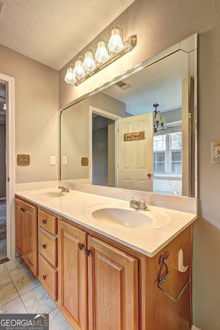 604 Lexington Way, Woodstock, GA 30189
