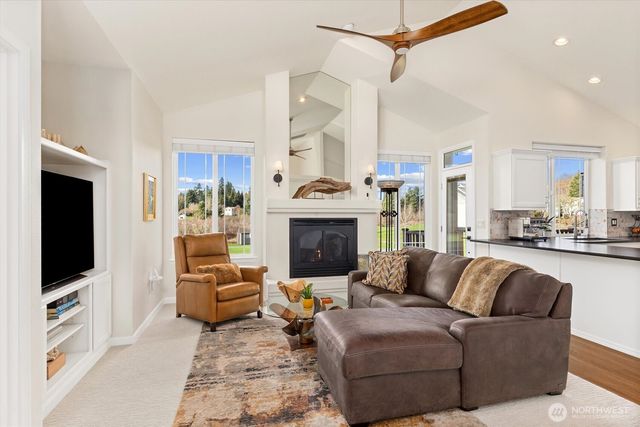 4946 Pleasant Glade Road NE, Olympia, WA 98516