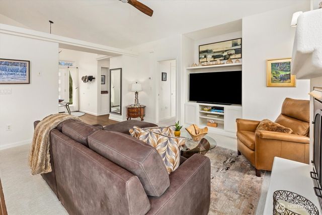 4946 Pleasant Glade Road NE, Olympia, WA 98516