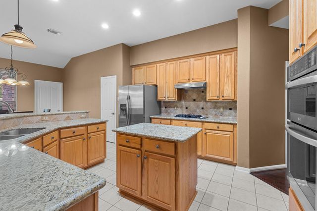 3 Belcarra Place, The Woodlands, TX 77382