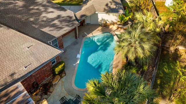 3 Belcarra Place, The Woodlands, TX 77382