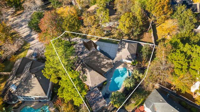 3 Belcarra Place, The Woodlands, TX 77382