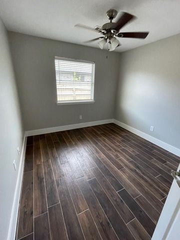 318 Old Spring Lane, Houston, TX 77015