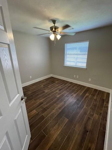 318 Old Spring Lane, Houston, TX 77015