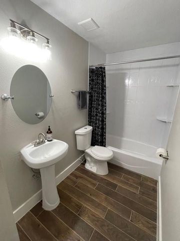 318 Old Spring Lane, Houston, TX 77015