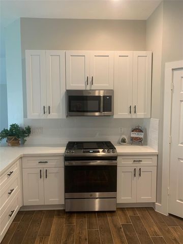 318 Old Spring Lane, Houston, TX 77015