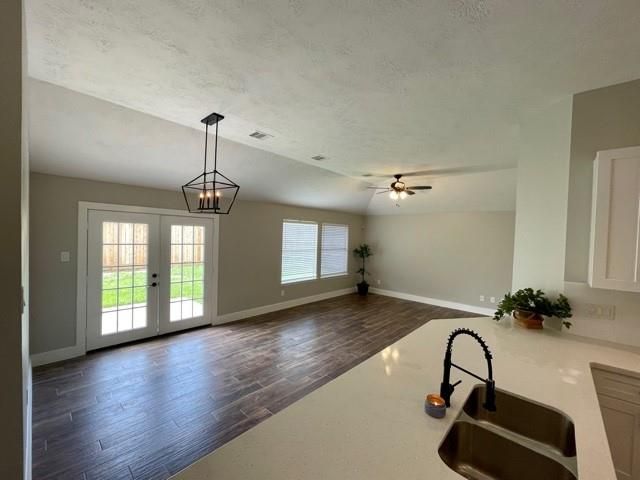 318 Old Spring Lane, Houston, TX 77015