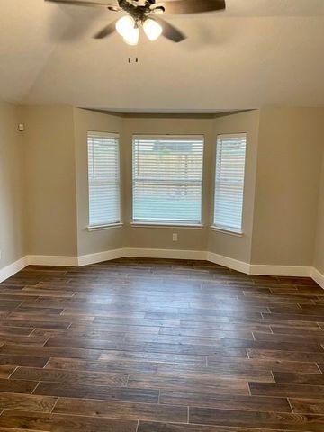 318 Old Spring Lane, Houston, TX 77015
