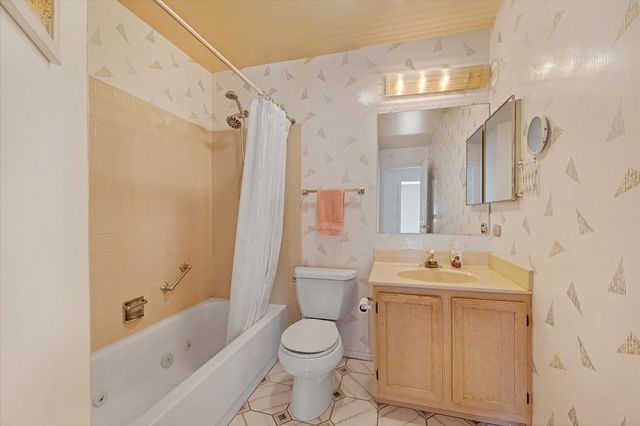 475 Sarah Court, Wood Dale, IL 60191