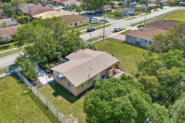 2943 NW 13th Street, Fort Lauderdale, FL 33311