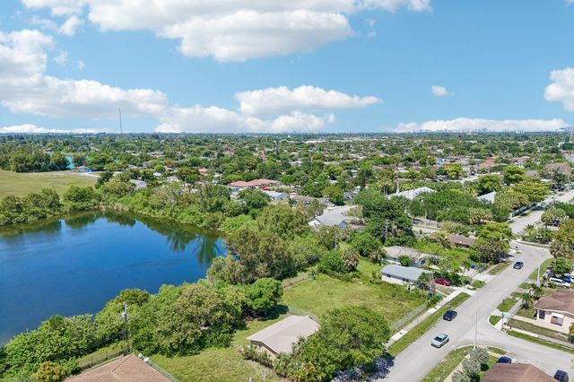 2943 NW 13th Street, Fort Lauderdale, FL 33311