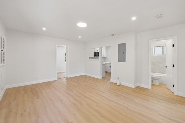 2943 NW 13th Street, Fort Lauderdale, FL 33311