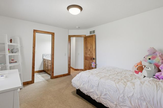 4435 Bluebell Trail S, Medina, MN 55340