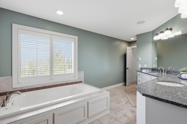 4435 Bluebell Trail S, Medina, MN 55340