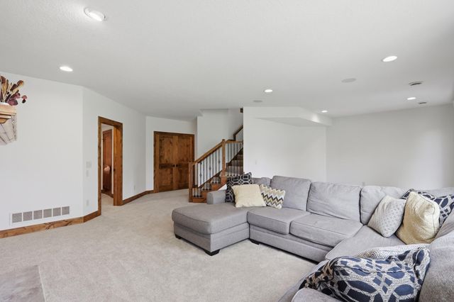 4435 Bluebell Trail S, Medina, MN 55340