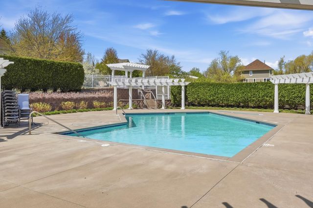 4435 Bluebell Trail S, Medina, MN 55340