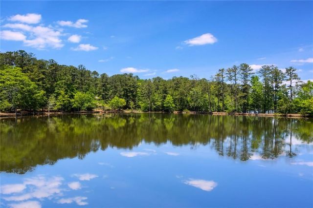 110 Pond View Point, Lagrange, GA 30240