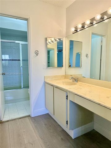 281 W Park Dr 8-14, Miami, FL 33172