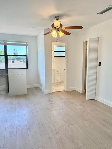 281 W Park Dr 8-14, Miami, FL 33172