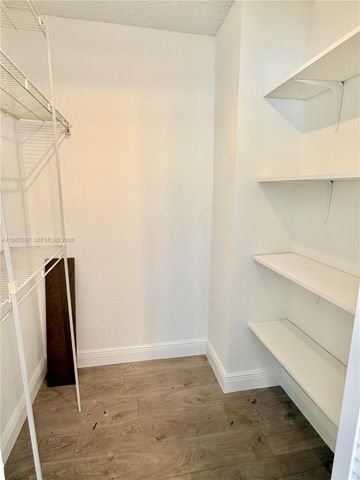 281 W Park Dr 8-14, Miami, FL 33172