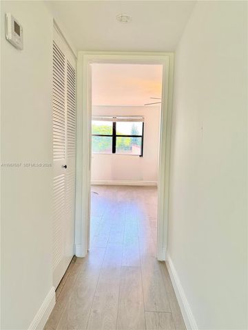 281 W Park Dr 8-14, Miami, FL 33172