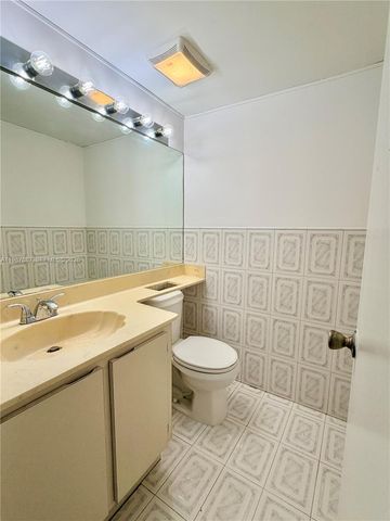 281 W Park Dr 8-14, Miami, FL 33172