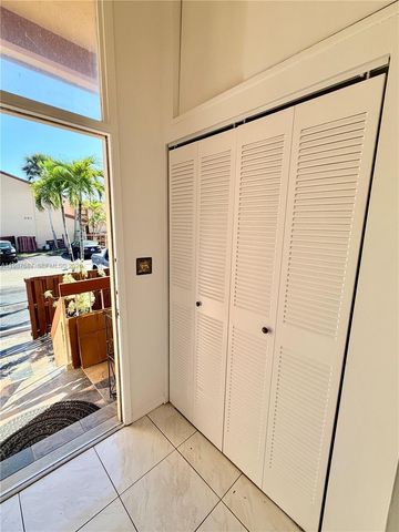 281 W Park Dr 8-14, Miami, FL 33172