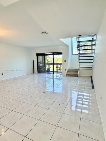 281 W Park Dr 8-14, Miami, FL 33172