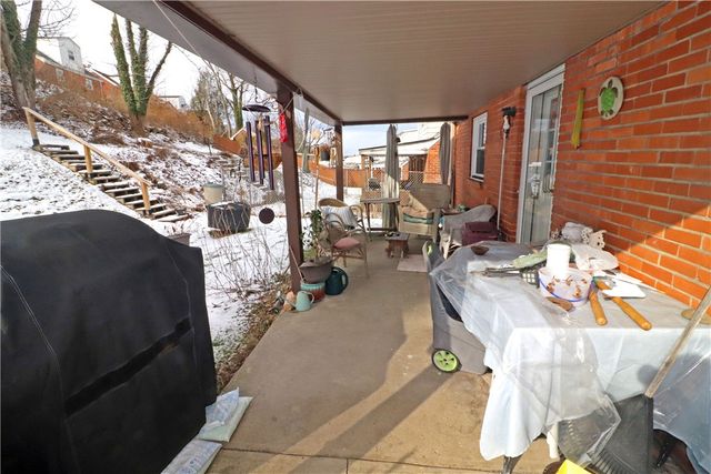 437 Cedar St, Jeannette, PA 15644