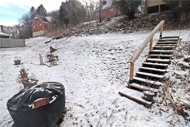 437 Cedar St, Jeannette, PA 15644