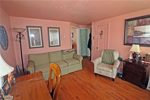 437 Cedar St, Jeannette, PA 15644