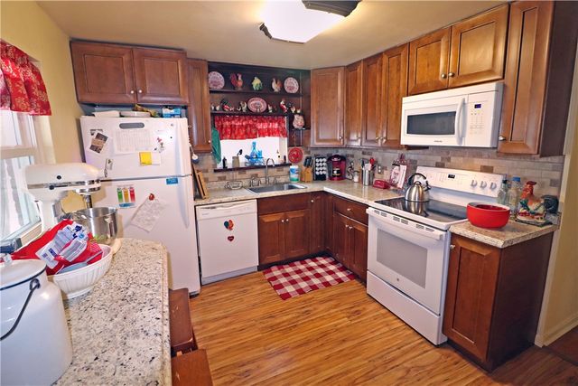 437 Cedar St, Jeannette, PA 15644