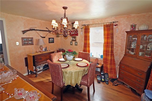 437 Cedar St, Jeannette, PA 15644