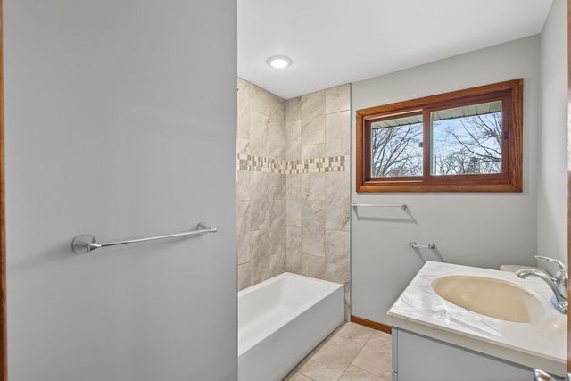 1923 Vale Avenue NW, Elk River, MN 55330