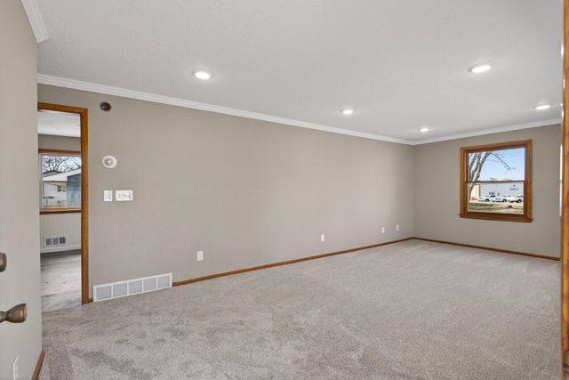 1923 Vale Avenue NW, Elk River, MN 55330