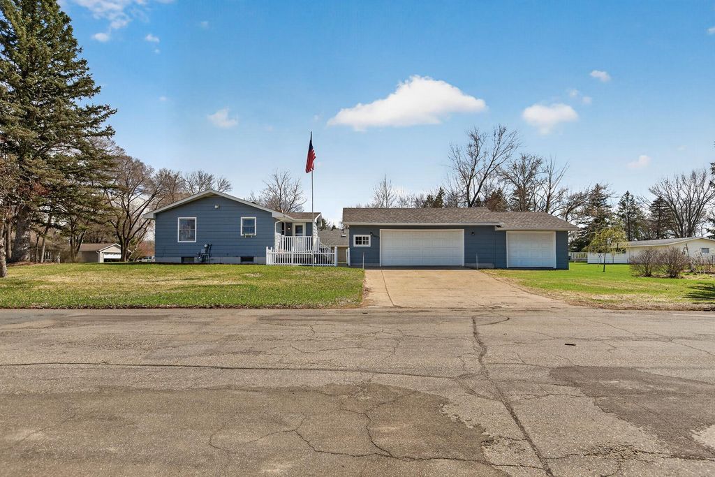 1923 Vale Avenue NW, Elk River, MN 55330