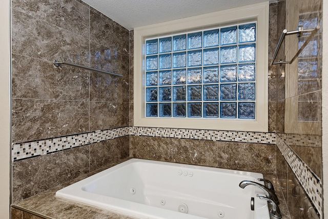 1111 Fleetwood Place Drive, Houston, TX 77079