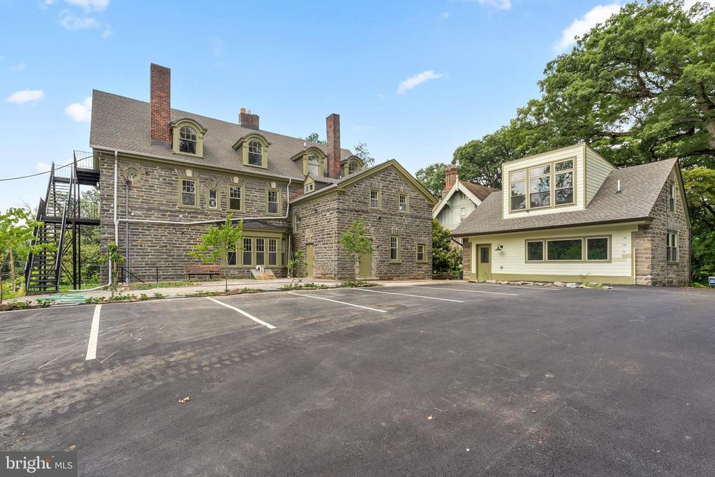 6401 WAYNE AVE #8, Philadelphia, PA 19119
