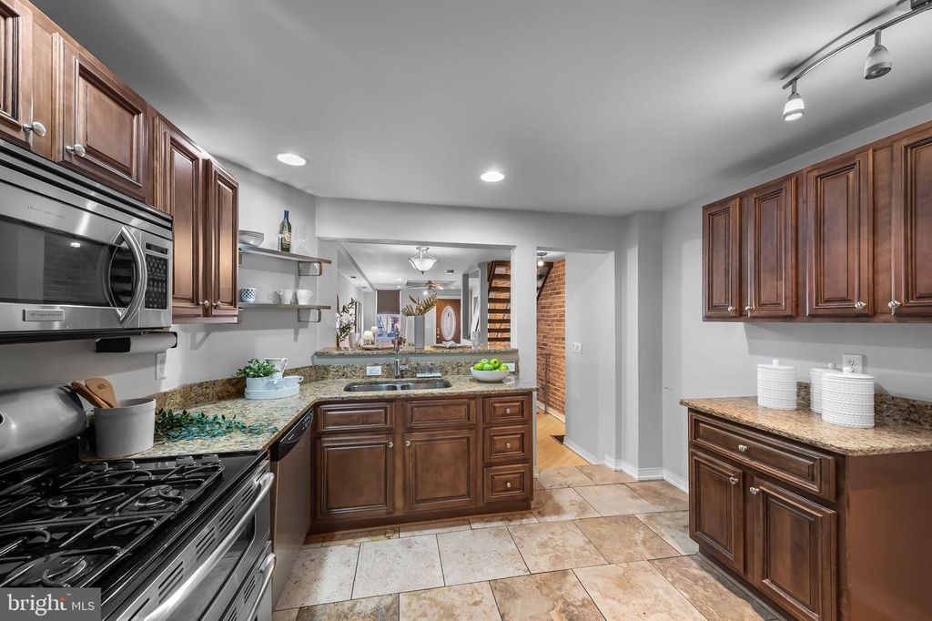 Image 16 of property listing at 511 S BRADFORD ST S, Baltimore, MD 21224