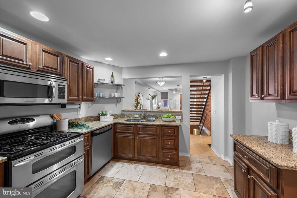 Image 17 of property listing at 511 S BRADFORD ST S, Baltimore, MD 21224