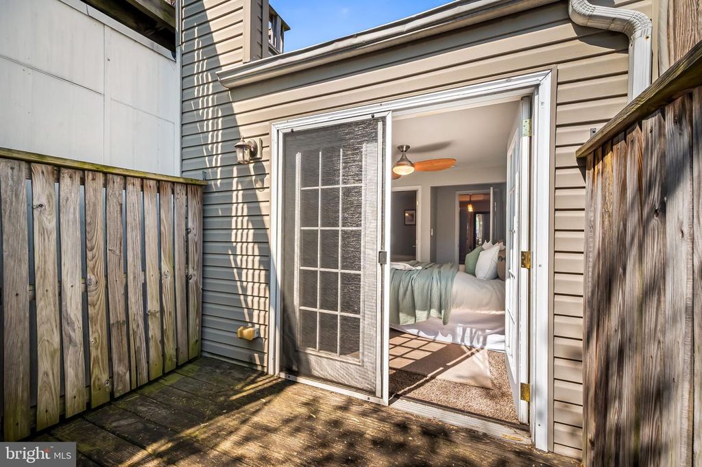Image 23 of property listing at 511 S BRADFORD ST S, Baltimore, MD 21224