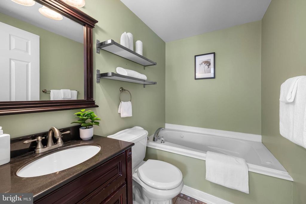 Image 26 of property listing at 511 S BRADFORD ST S, Baltimore, MD 21224