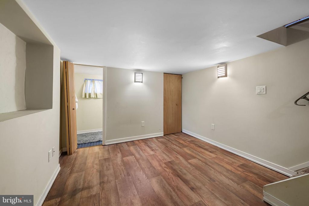 Image 27 of property listing at 511 S BRADFORD ST S, Baltimore, MD 21224