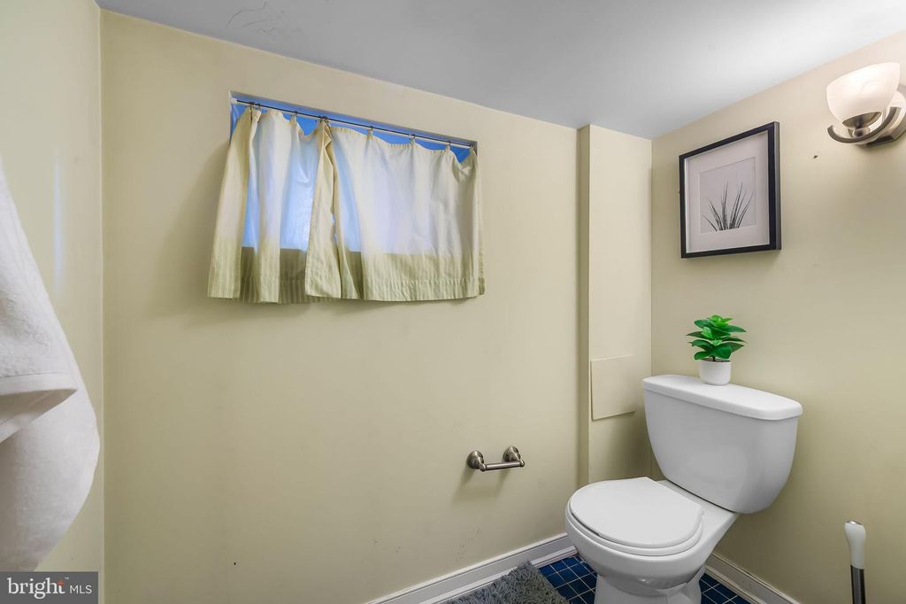 Image 29 of property listing at 511 S BRADFORD ST S, Baltimore, MD 21224