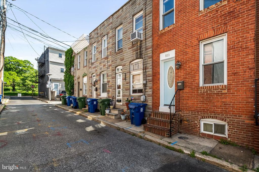 Image 3 of property listing at 511 S BRADFORD ST S, Baltimore, MD 21224