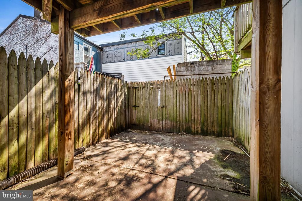 Image 32 of property listing at 511 S BRADFORD ST S, Baltimore, MD 21224
